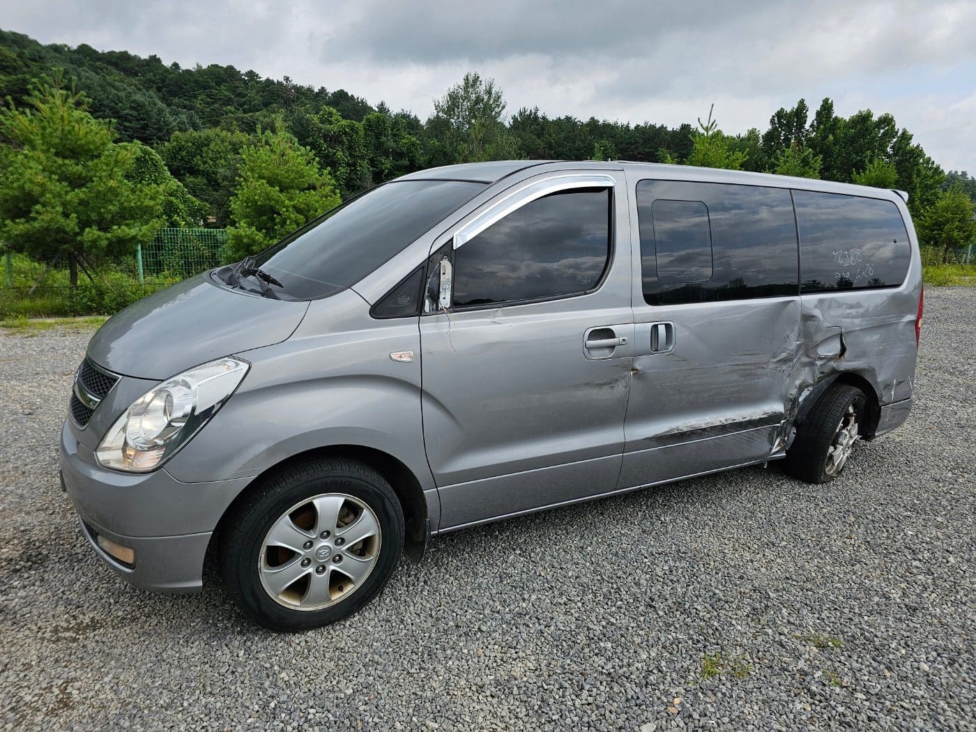 2011 Hyundai Grand Starex 12seats CVX (S/N: 367941)