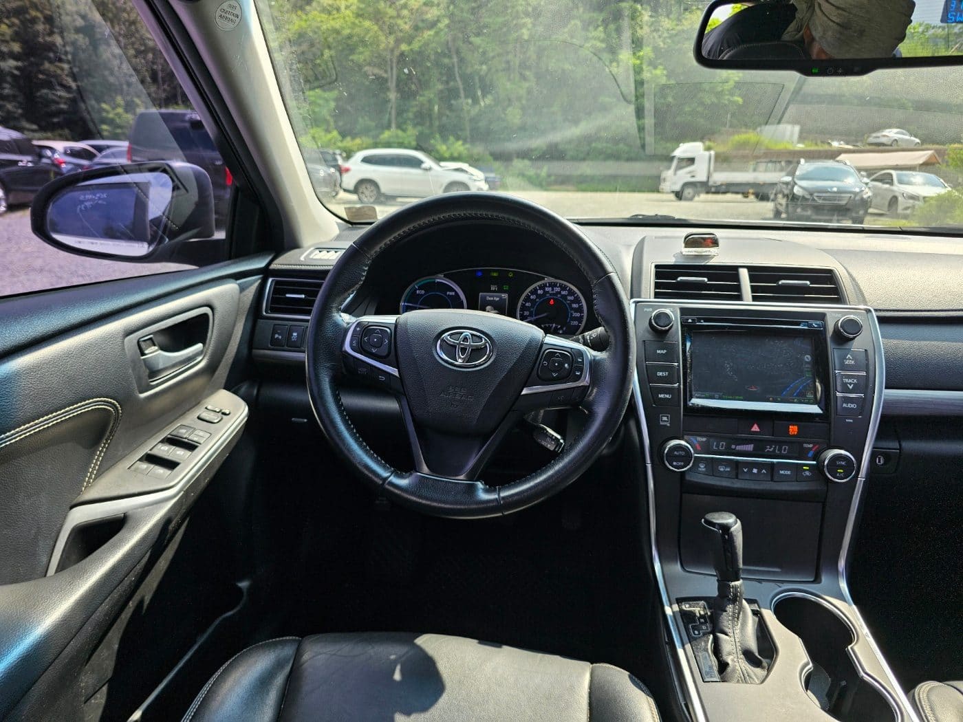 2016 Toyota New Camry Hybrid XLE (S/N: 186463) 34