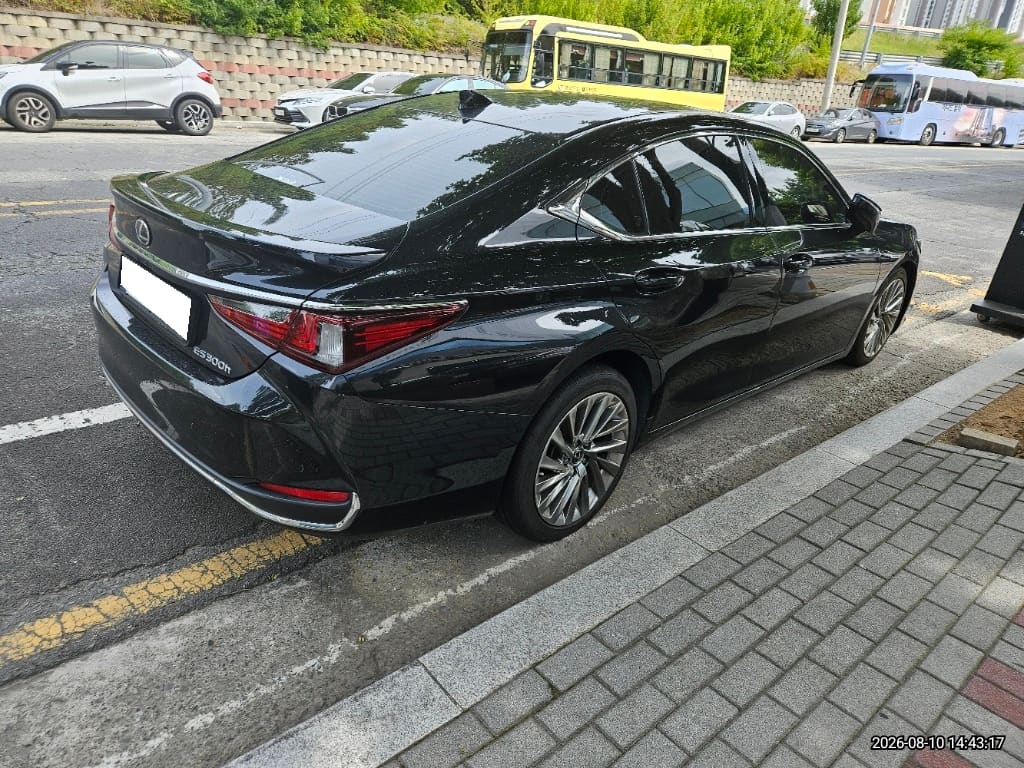 2023 Lexus  ES300h 7th Gen (015028) pre-producted 3