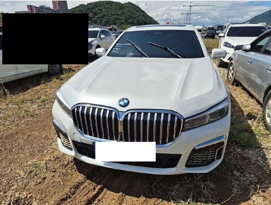 2022 BMW 7 Series (G11) 740Li xDrive (S/N: J04761) [RB Auction]