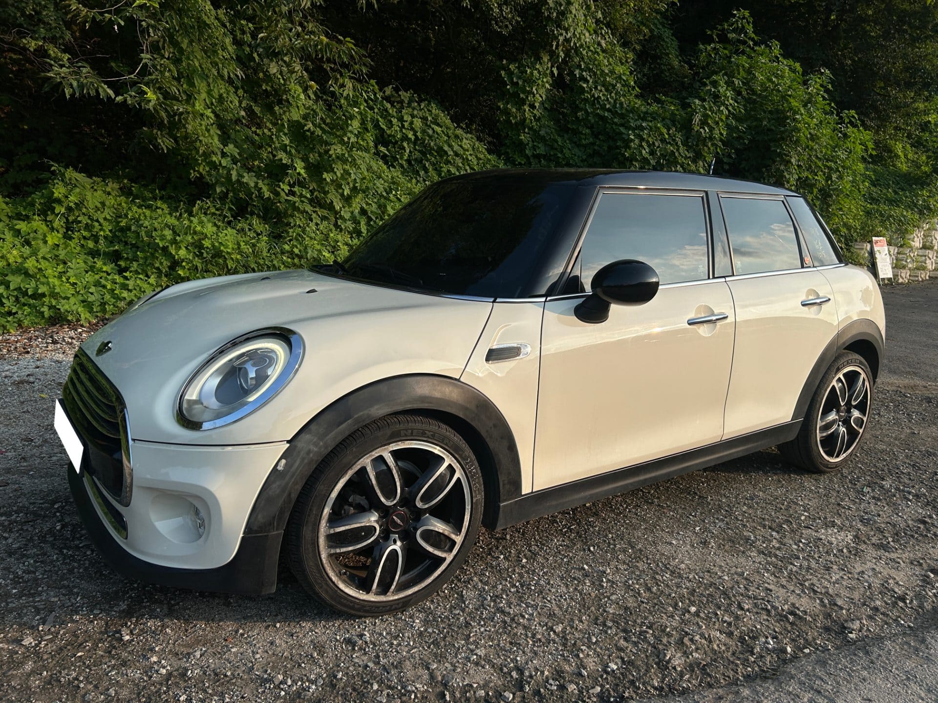 2015 Mini Cooper 5-door (S/N: B05592)