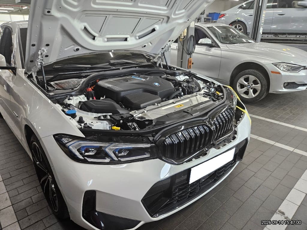 2023 BMW 3 Series (G20) 330e (P79734) pre-producted 3
