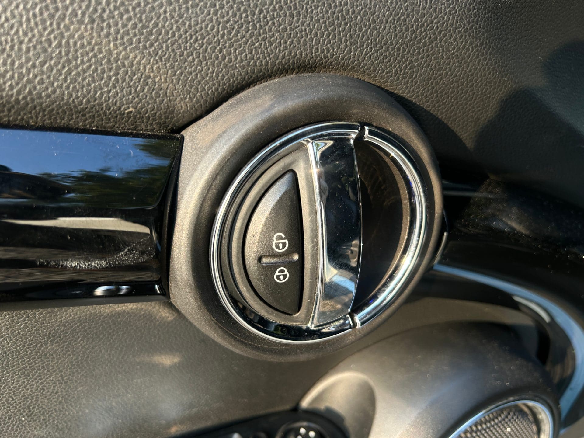 2015 Mini Cooper 5-door (S/N: B05592) 34