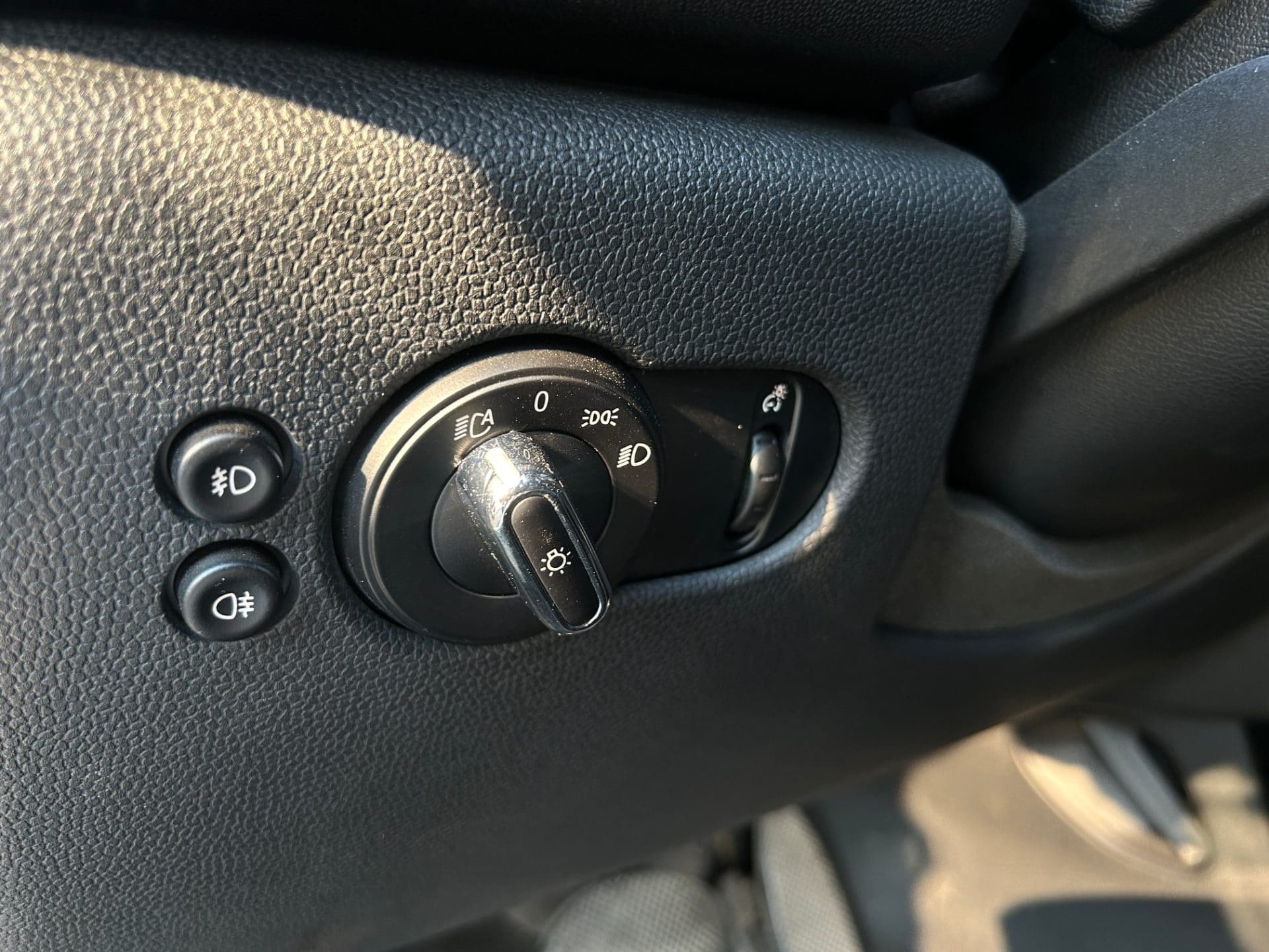 2015 Mini Cooper 5-door (S/N: B05592) 41