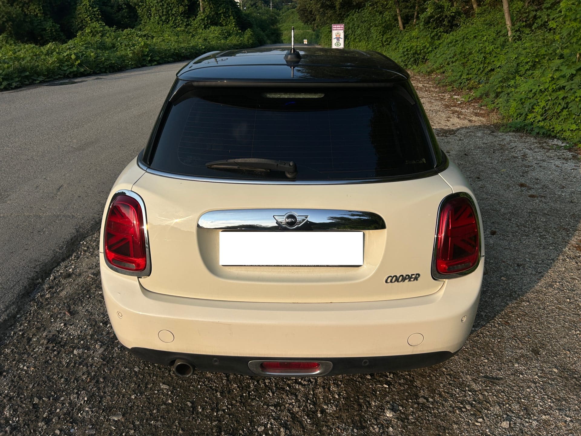 2015 Mini Cooper 5-door (S/N: B05592) 5