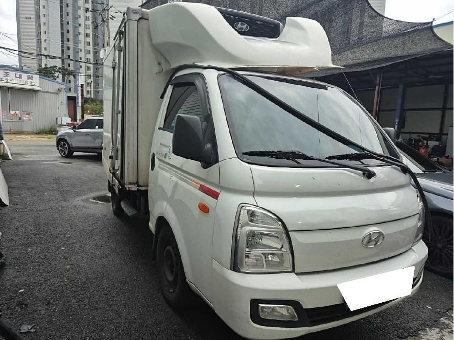 2023 Hyundai High Refrigerated Top Porter 2 Standard Cab (S/N: 014261) [RB Auction]