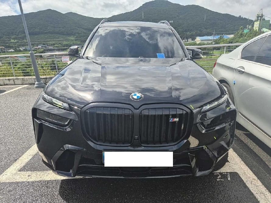 2025 BMW X7 (G07) ​​M60i (S/N: 018876) [RB Auction]