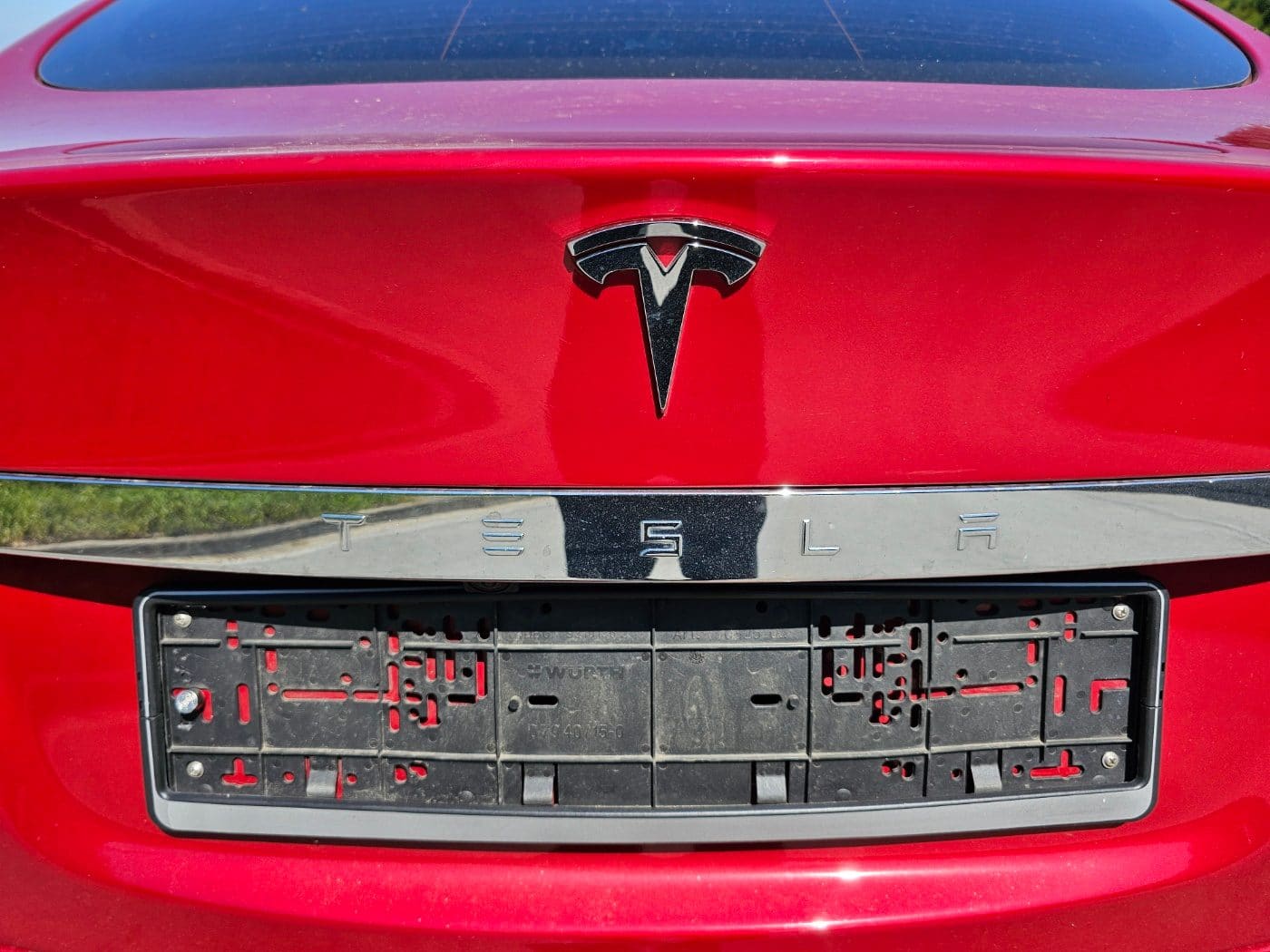 2014 Tesla Model S Performance (S/N: P63705) 17