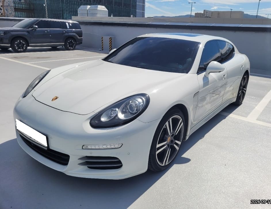 2016 Porsche Panamera 3.6 AWD (000640) pre-producted 1