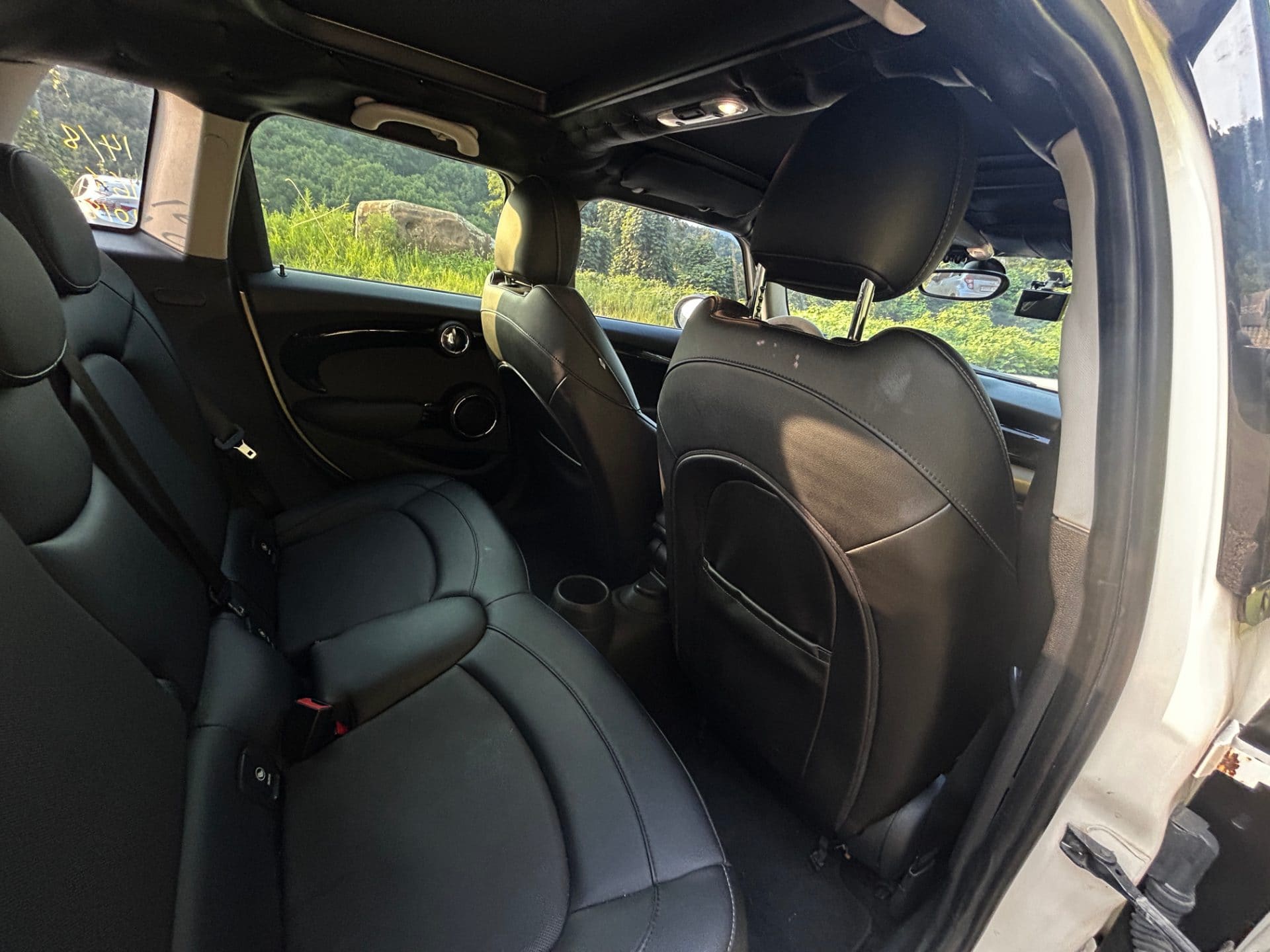2015 Mini Cooper 5-door (S/N: B05592) 26