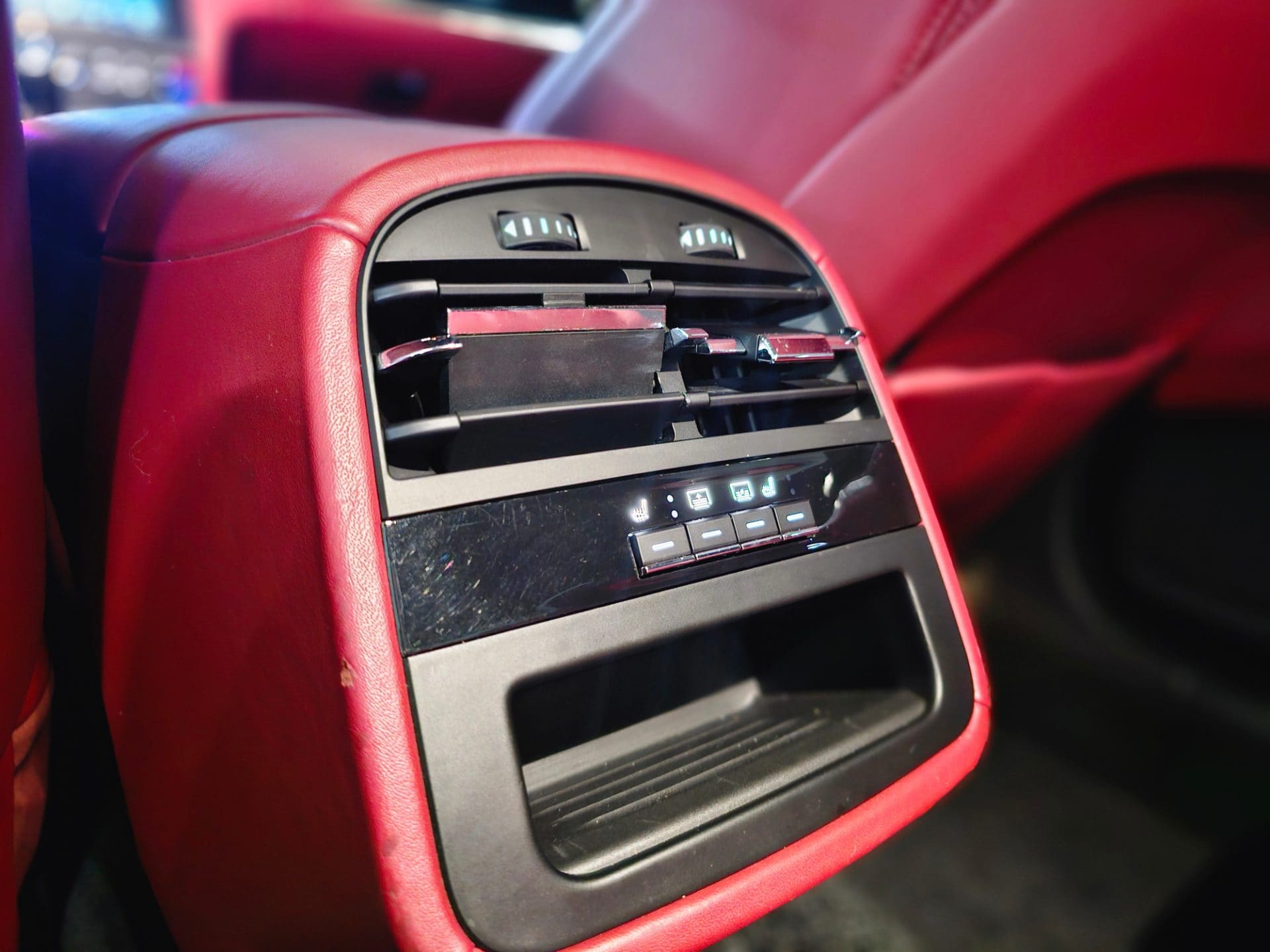 2018 Maserati Quattroporte S Q4 (S/N: 306262) 24
