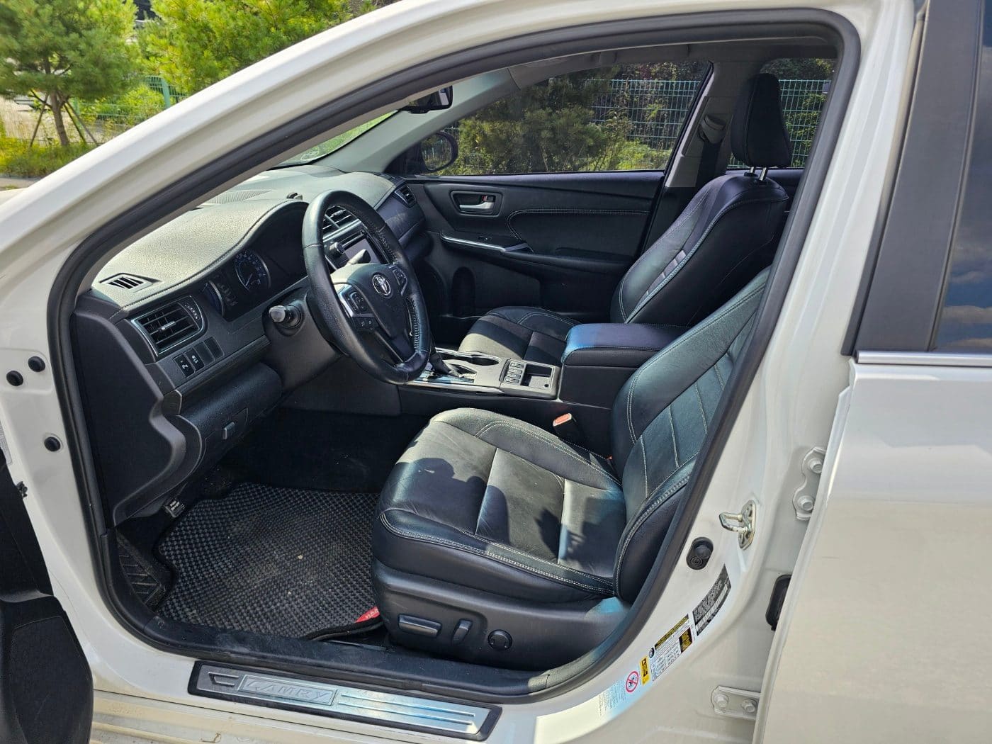 2016 Toyota New Camry Hybrid XLE (S/N: 186463) 38
