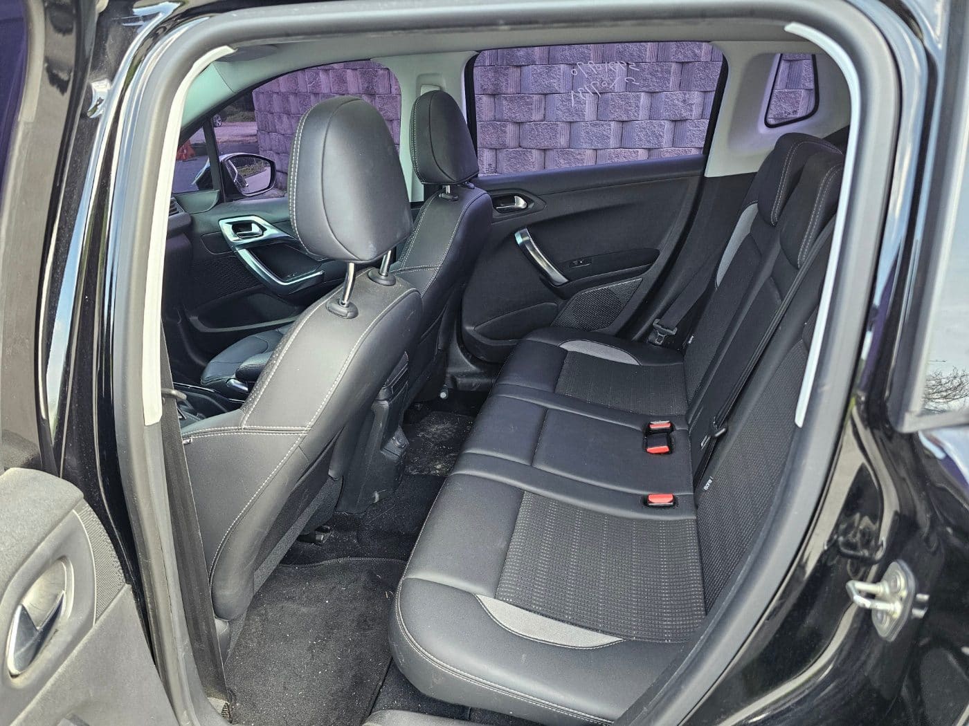 2015 Peugeot 2008 1.6 E-HDI (S/N: 045004) 26