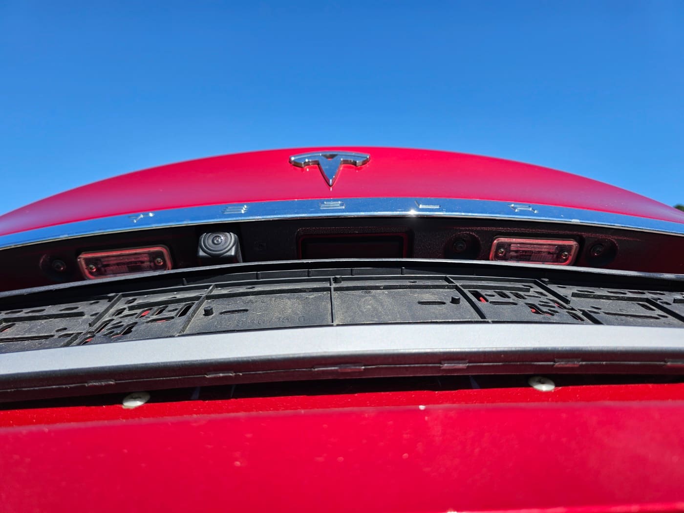 2014 Tesla Model S Performance (S/N: P63705) 16