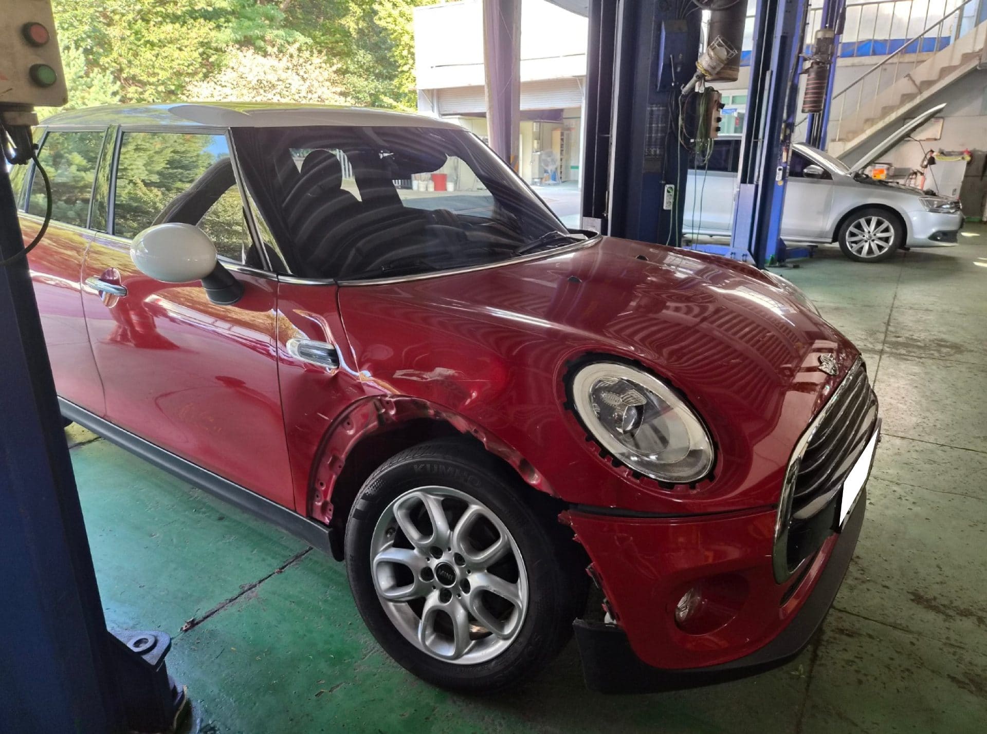 2018 MINI Cooper 5-Door (G05977) pre-producted 3