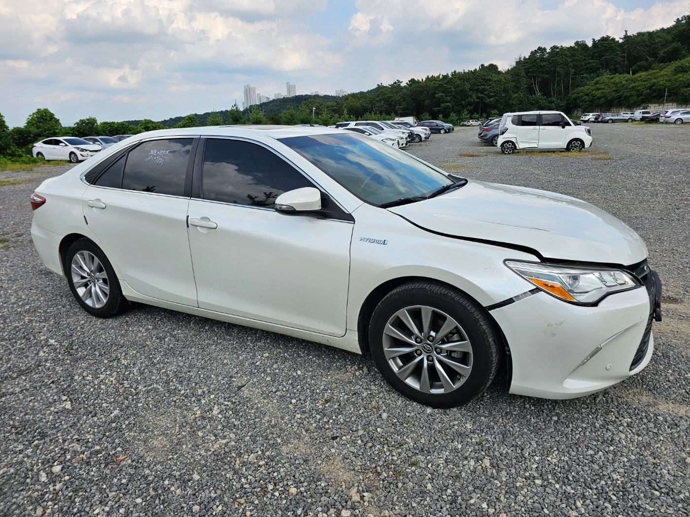 2016 Toyota New Camry Hybrid XLE (S/N: 186463) 3
