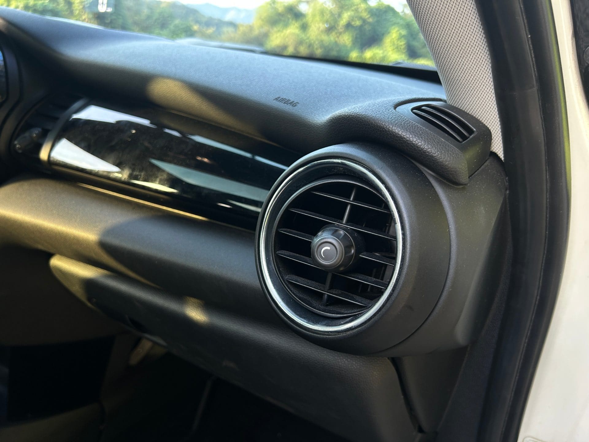 2015 Mini Cooper 5-door (S/N: B05592) 31