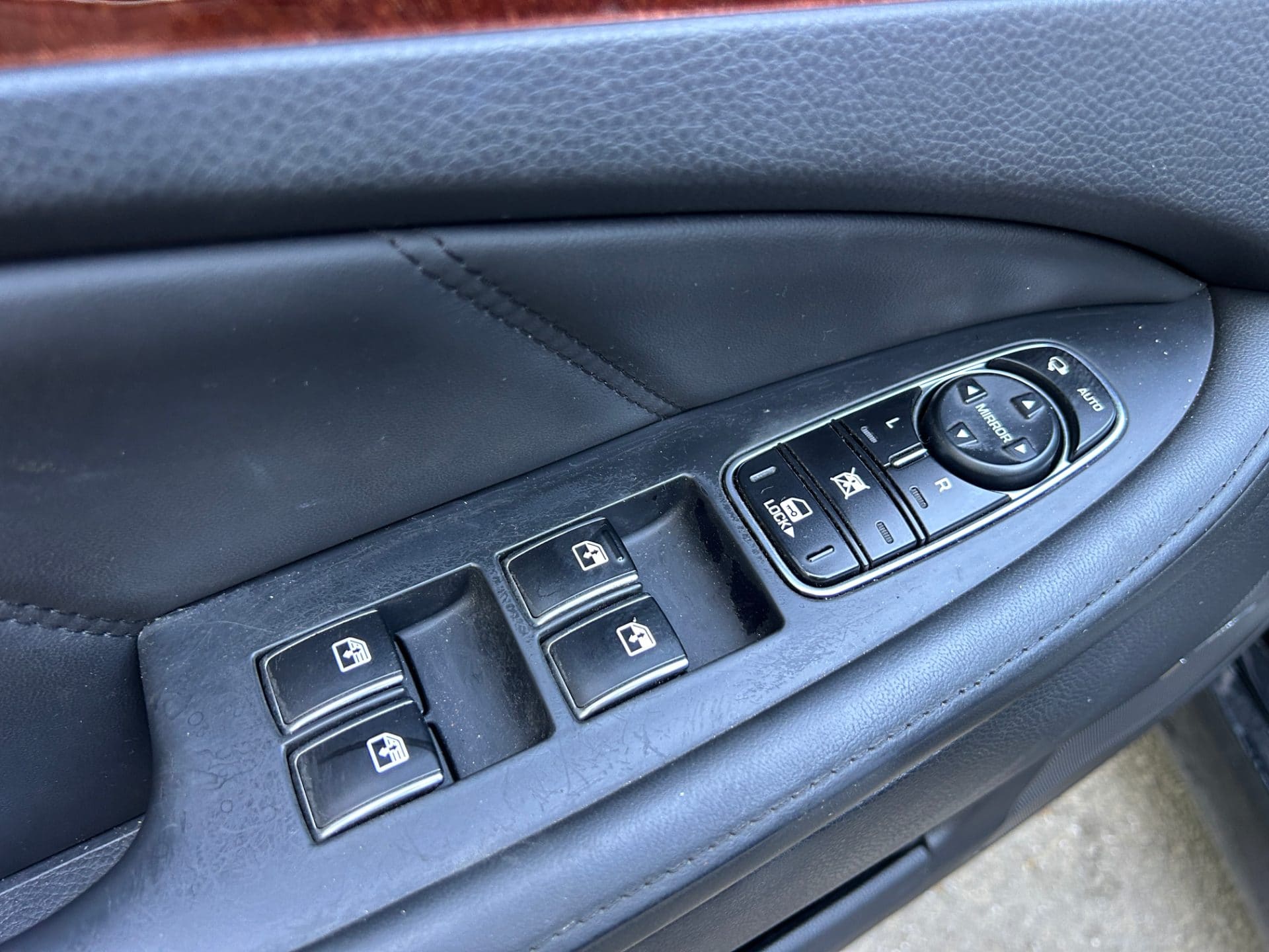 2015 Hyundai Equus VS500 (S/N: 090613) 37