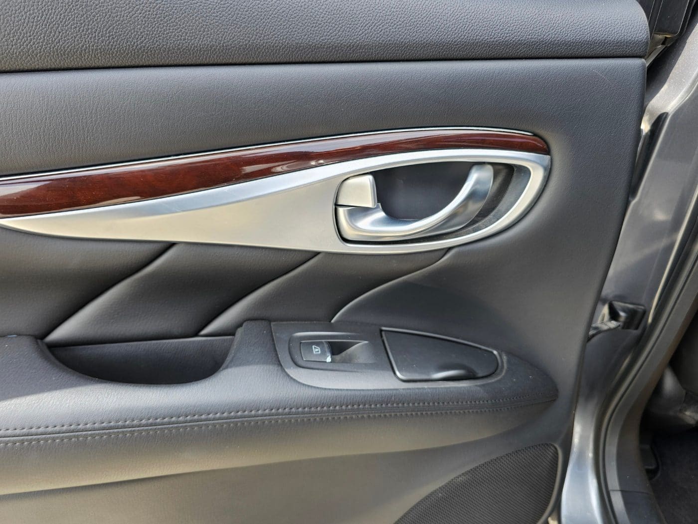 2016 Infiniti Q70 3.7 (S/N: 580157) 25