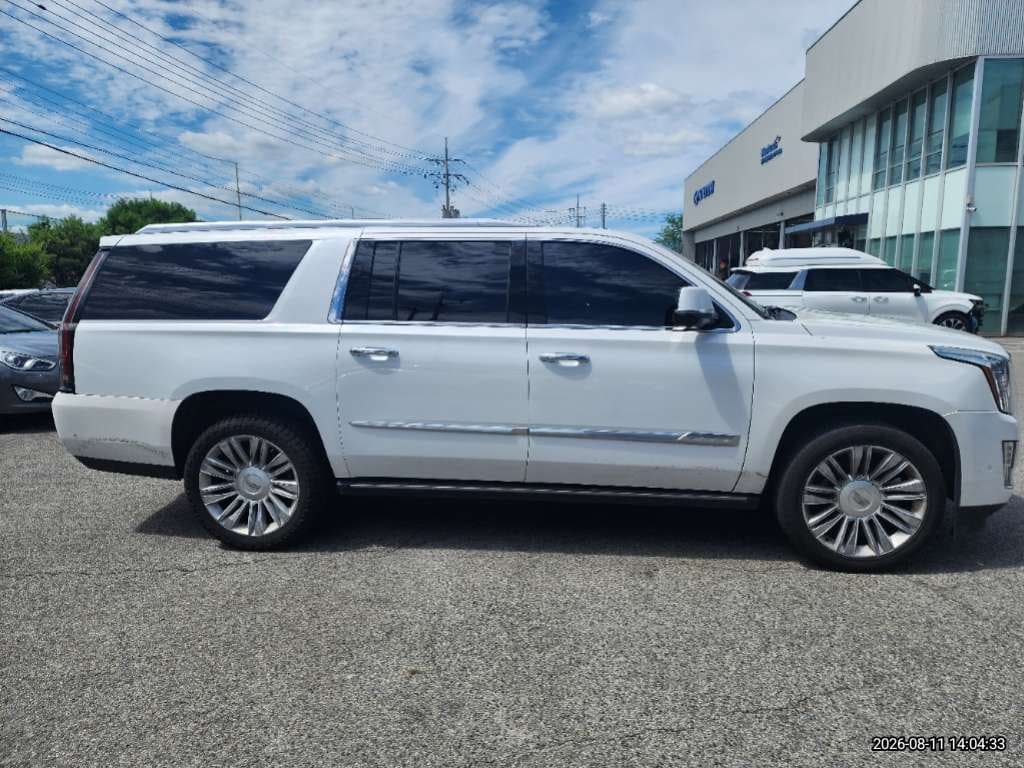 2017 Cadillac Escalade 6.2 V8 ESV (120954) pre-producted 4