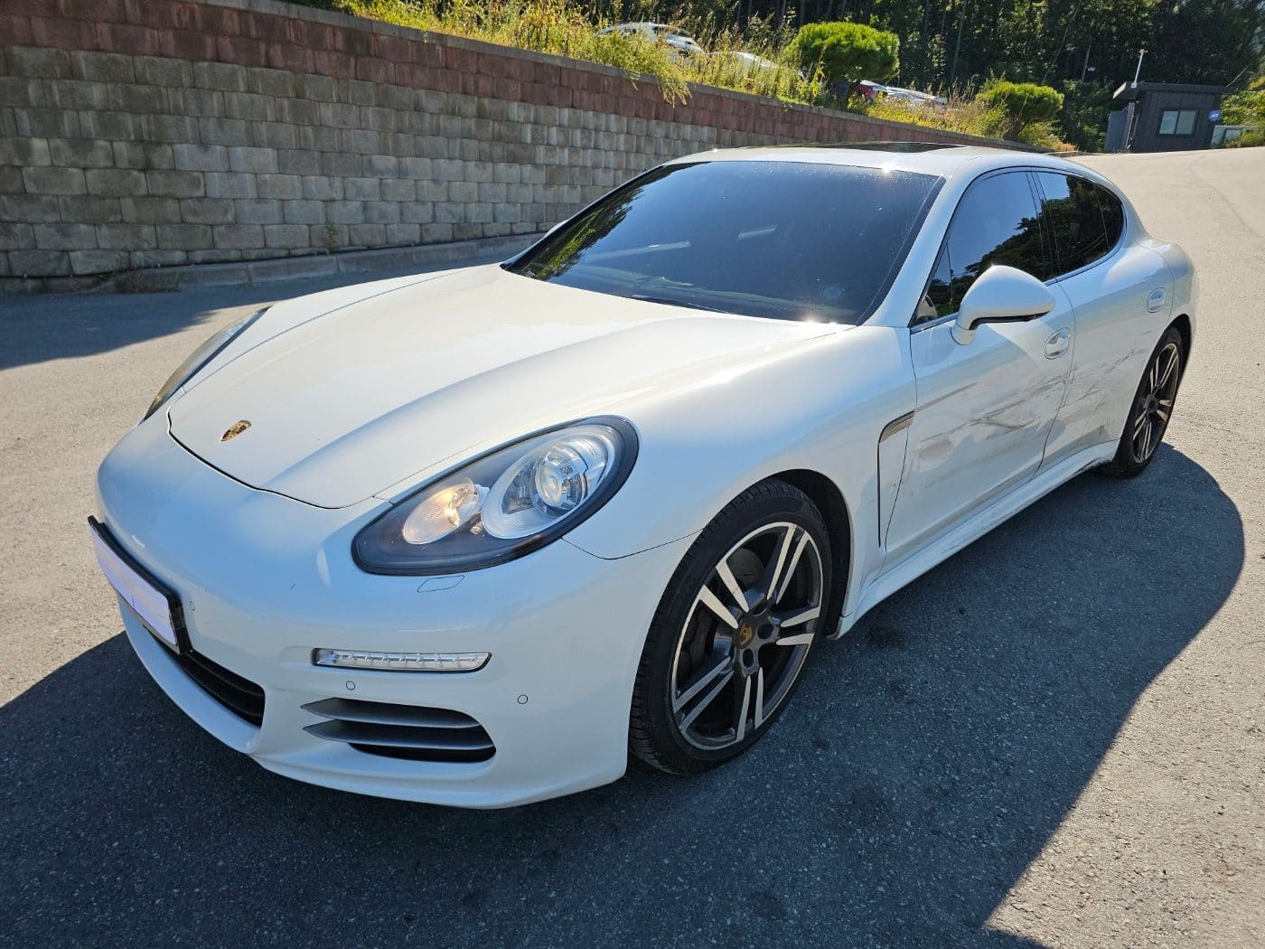 2016 Porsche Panamera 3.6 AWD (S/N: 000640)