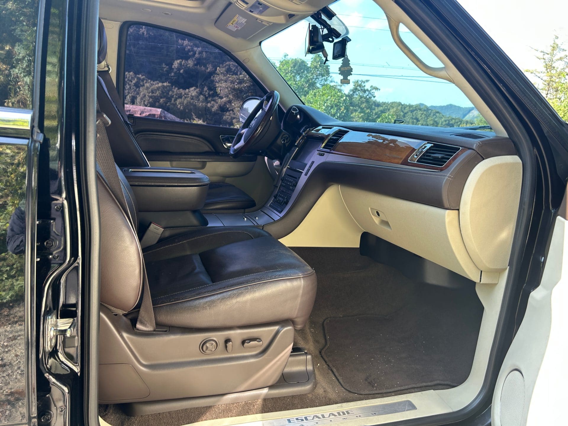 2011 Cadillac Escalade 6.2 (S/N: 281014) 39