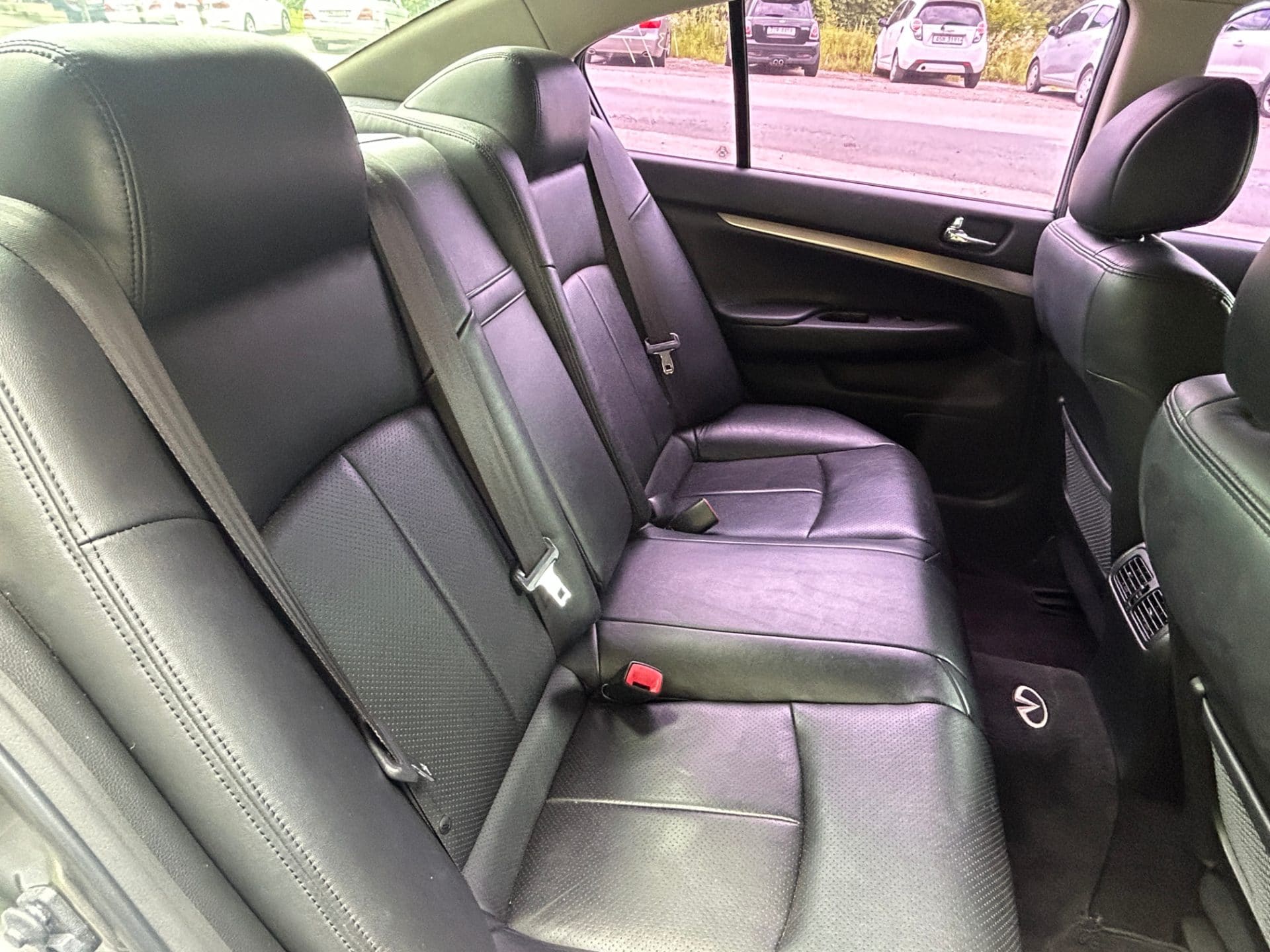2010 Infiniti G37 Sedan S (S/N: 410967) 29