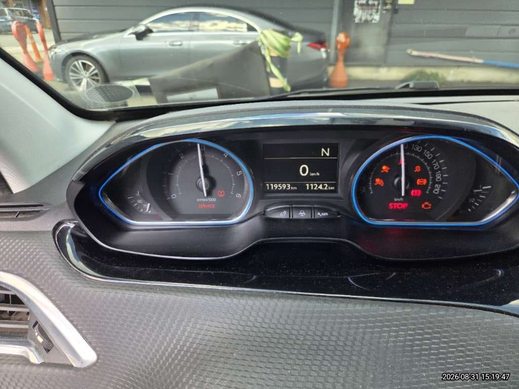 2016 Peugeot 2008 1.6 E-HDI (001087) pre-producted 10