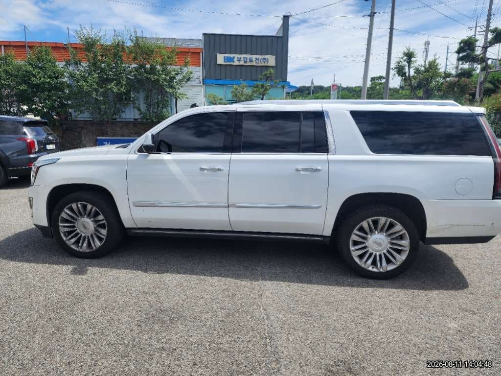 2017 Cadillac Escalade 6.2 V8 ESV (120954) pre-producted 8