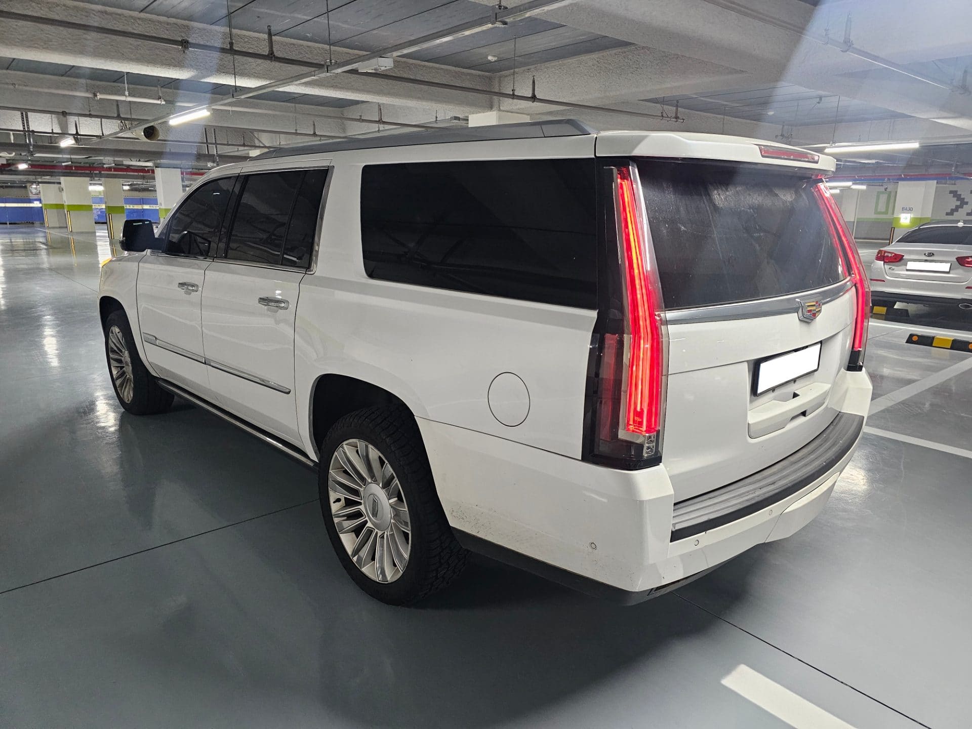2017 Cadillac Escalade 6.2 V8 ESV (S/N: 120954) 6