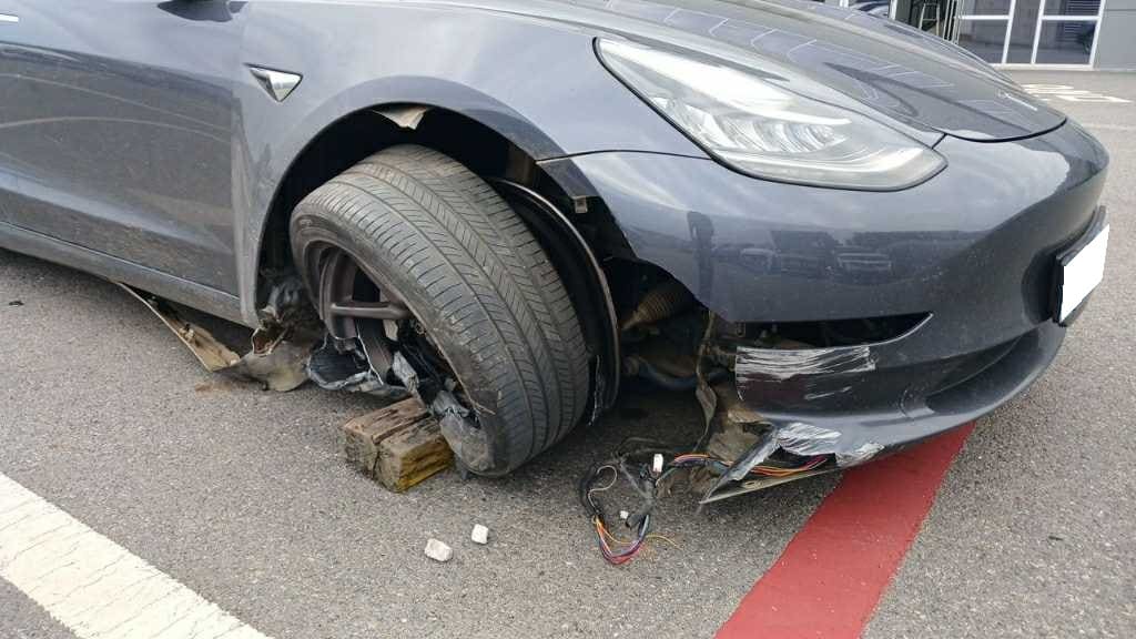 2020 Tesla Model 3 Standard Range Plus (733471) pre-producted 4