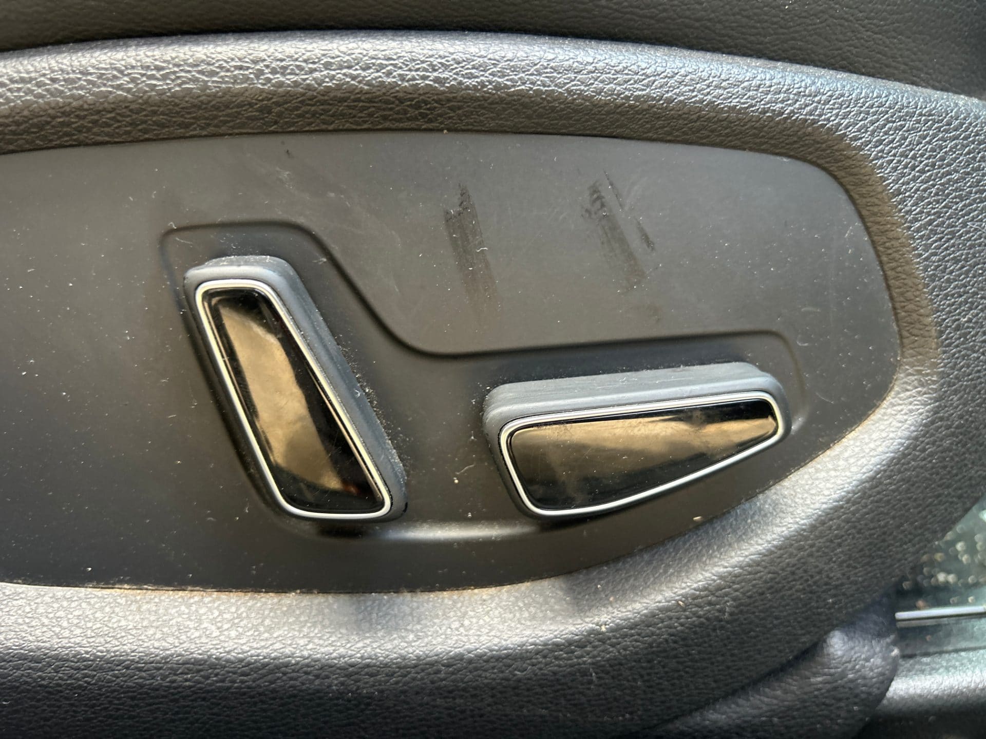 2016 Genesis DH G330 (S/N: 089639) 30