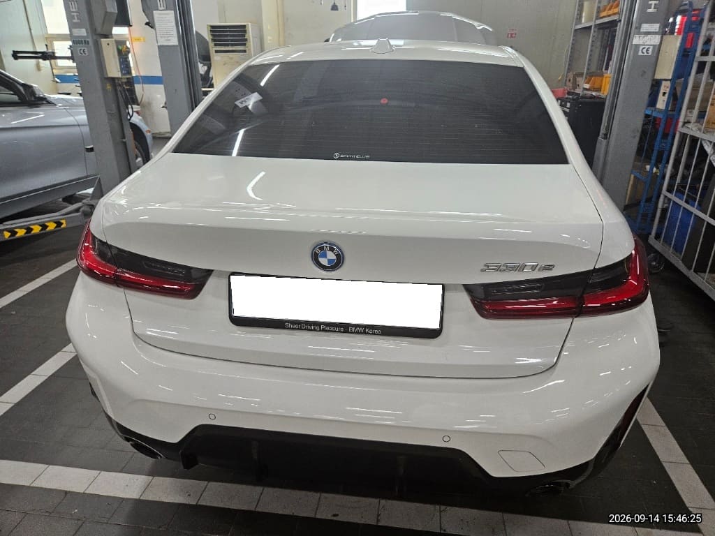 2023 BMW 3 Series (G20) 330e (P79734) pre-producted 2
