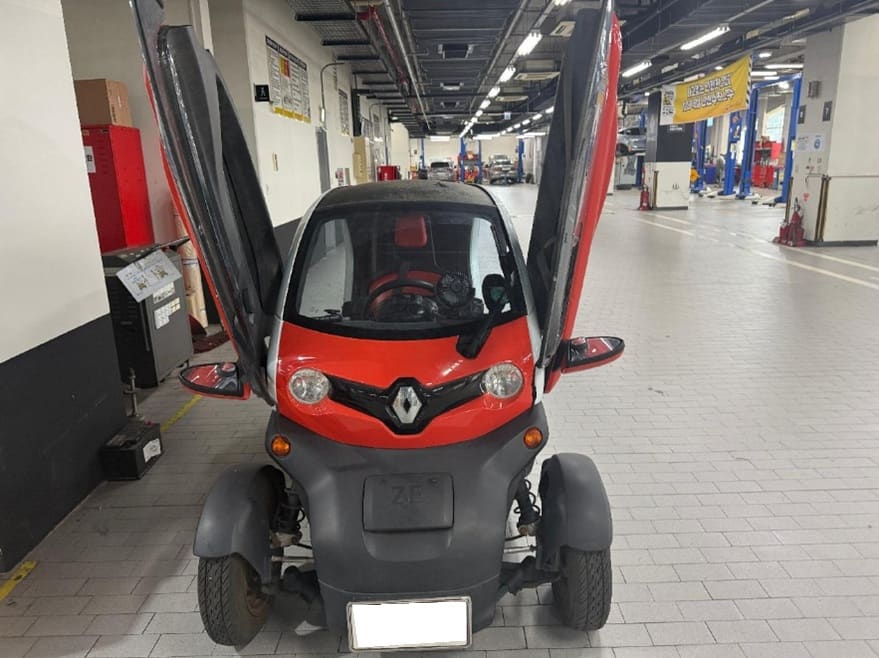 2018 Renault Twizy EV Intens (069434) pre-producted 7