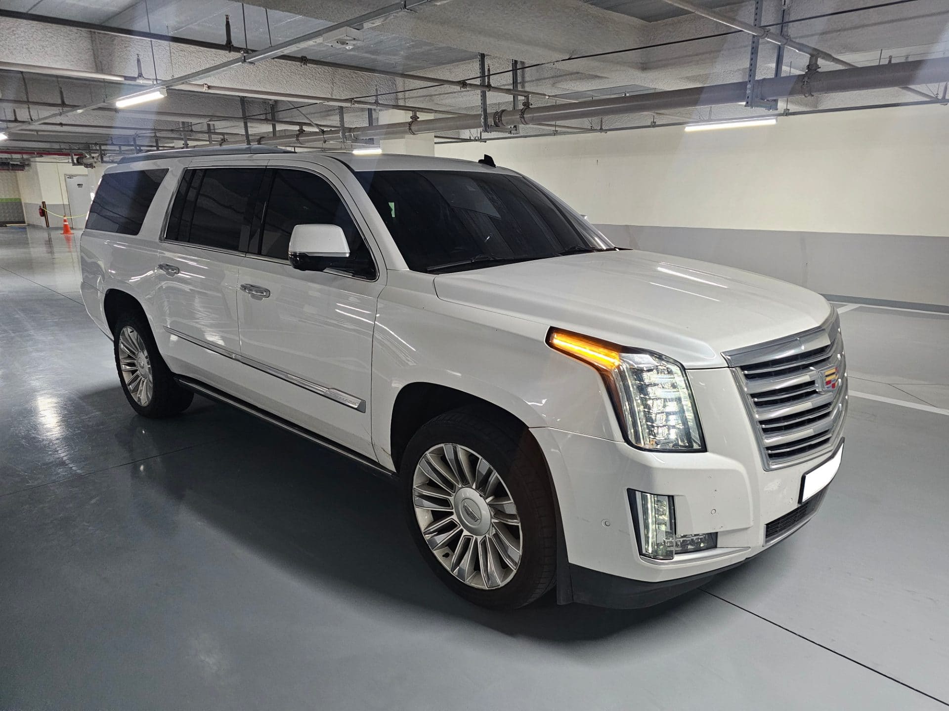 2017 Cadillac Escalade 6.2 V8 ESV (S/N: 120954) 3
