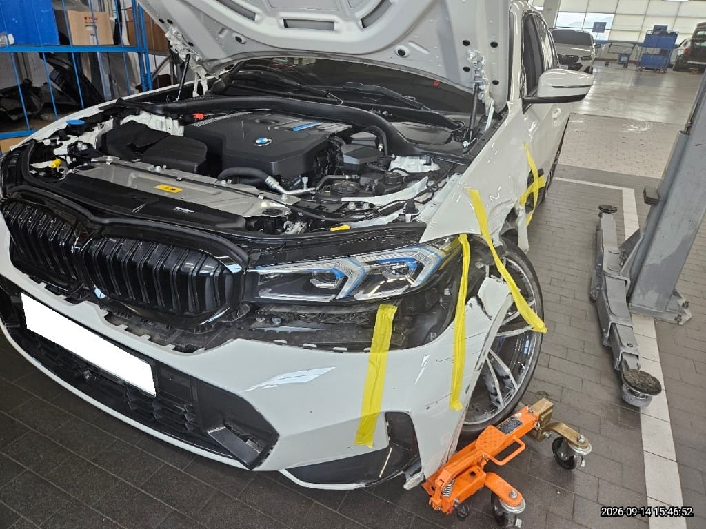 2023 BMW 3 Series (G20) 330e (P79734) pre-producted 6