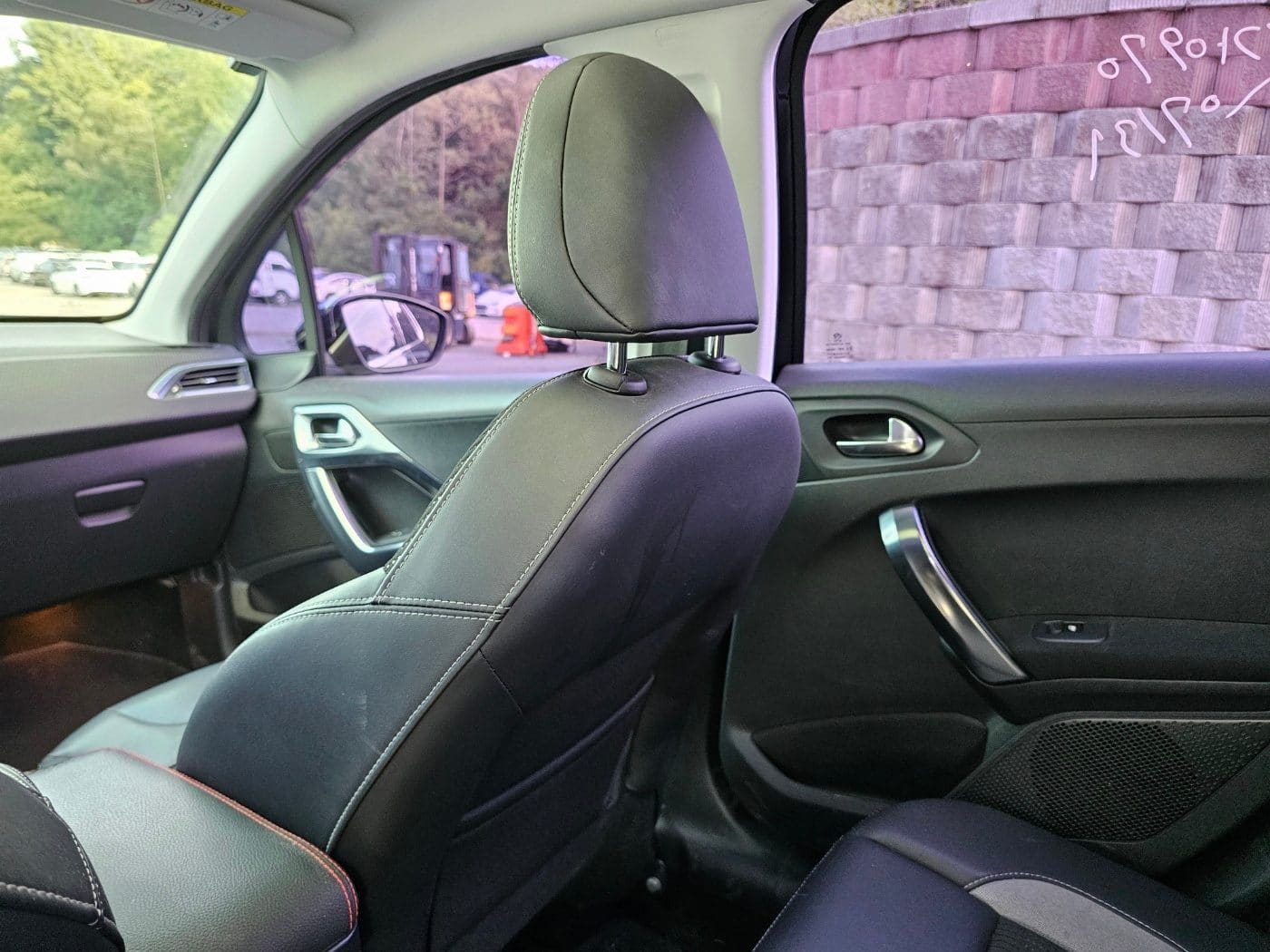 2015 Peugeot 2008 1.6 E-HDI (S/N: 045004) 29
