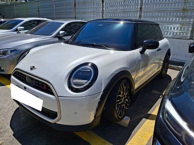 2025 Mini Cooper S Favored (W18219) pre-producted 3