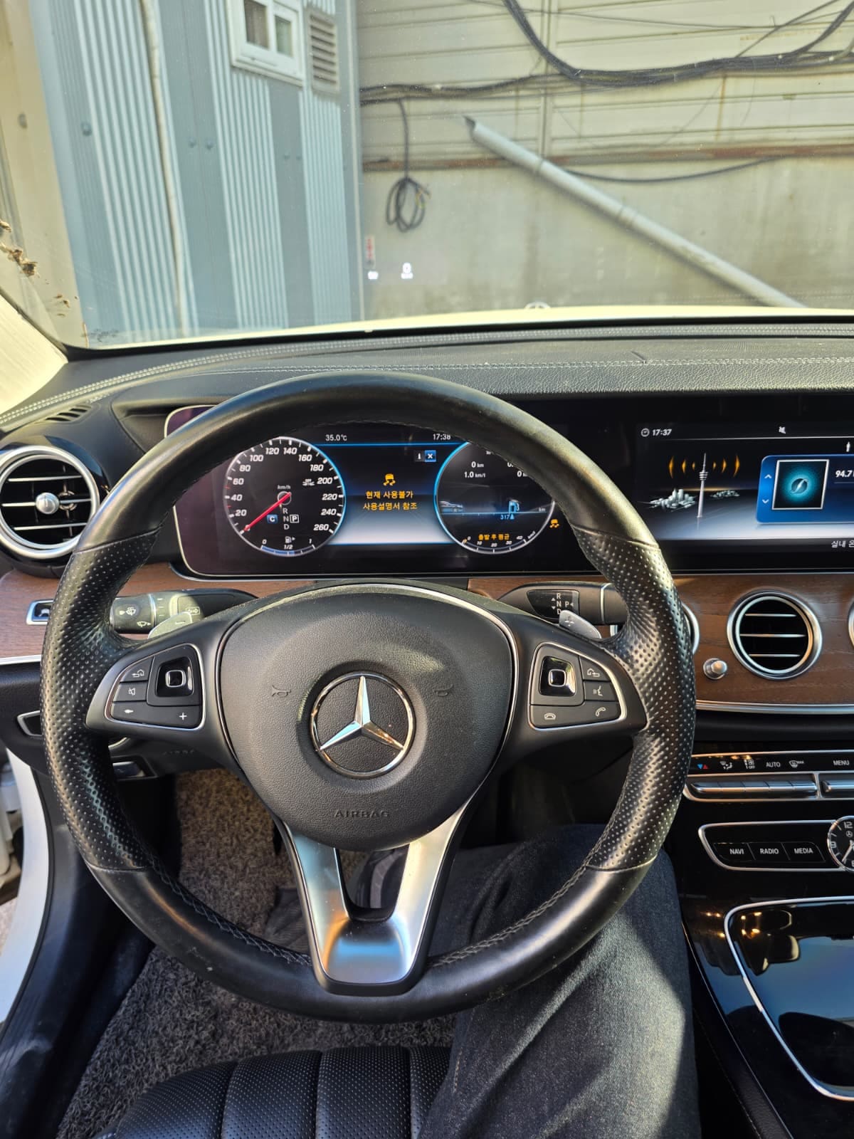 2018 Benz E-Class W213 E300 4MATIC Exclusive (423232) pre-producted 17