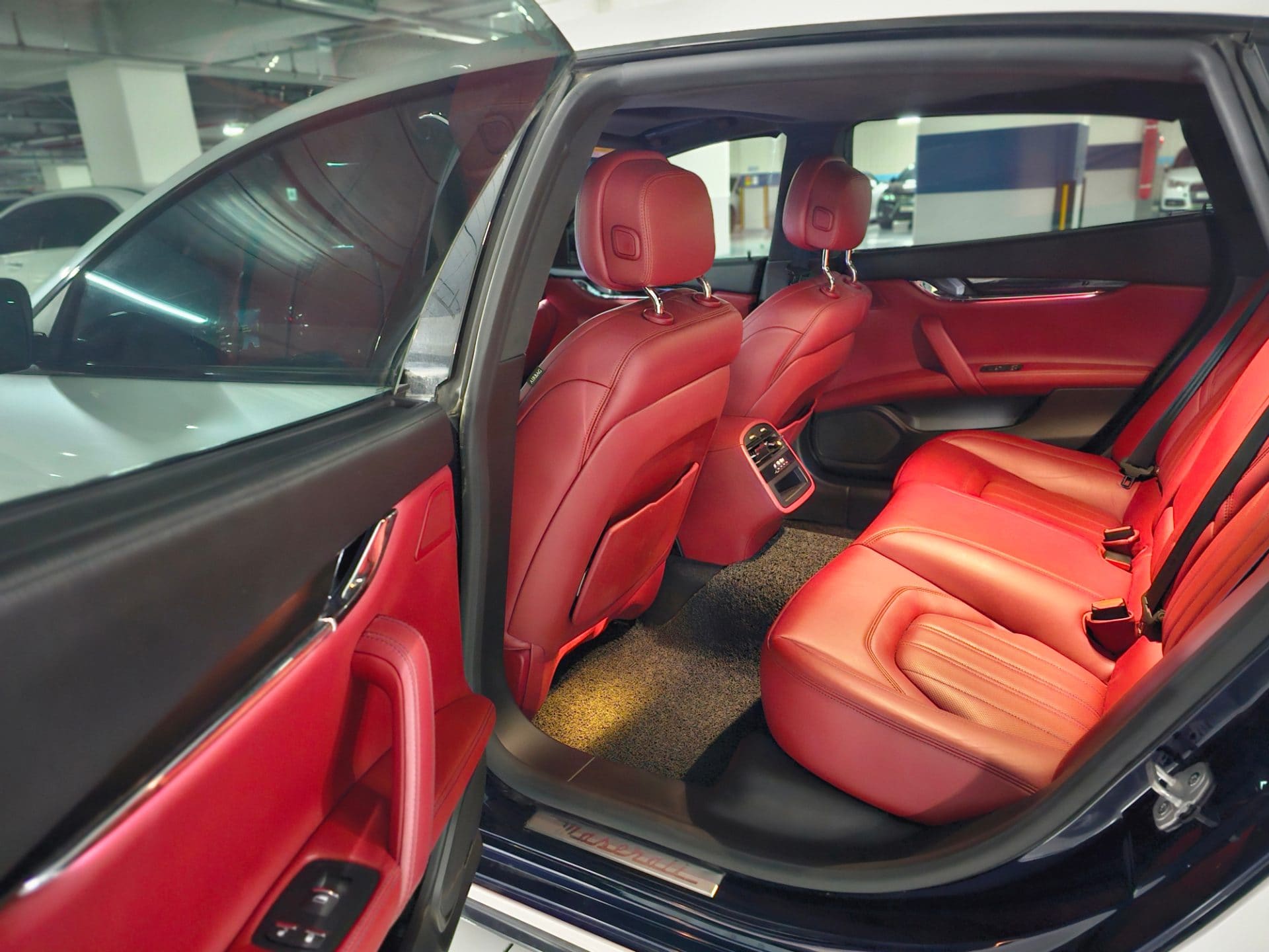 2018 Maserati Quattroporte S Q4 (S/N: 306262) 23
