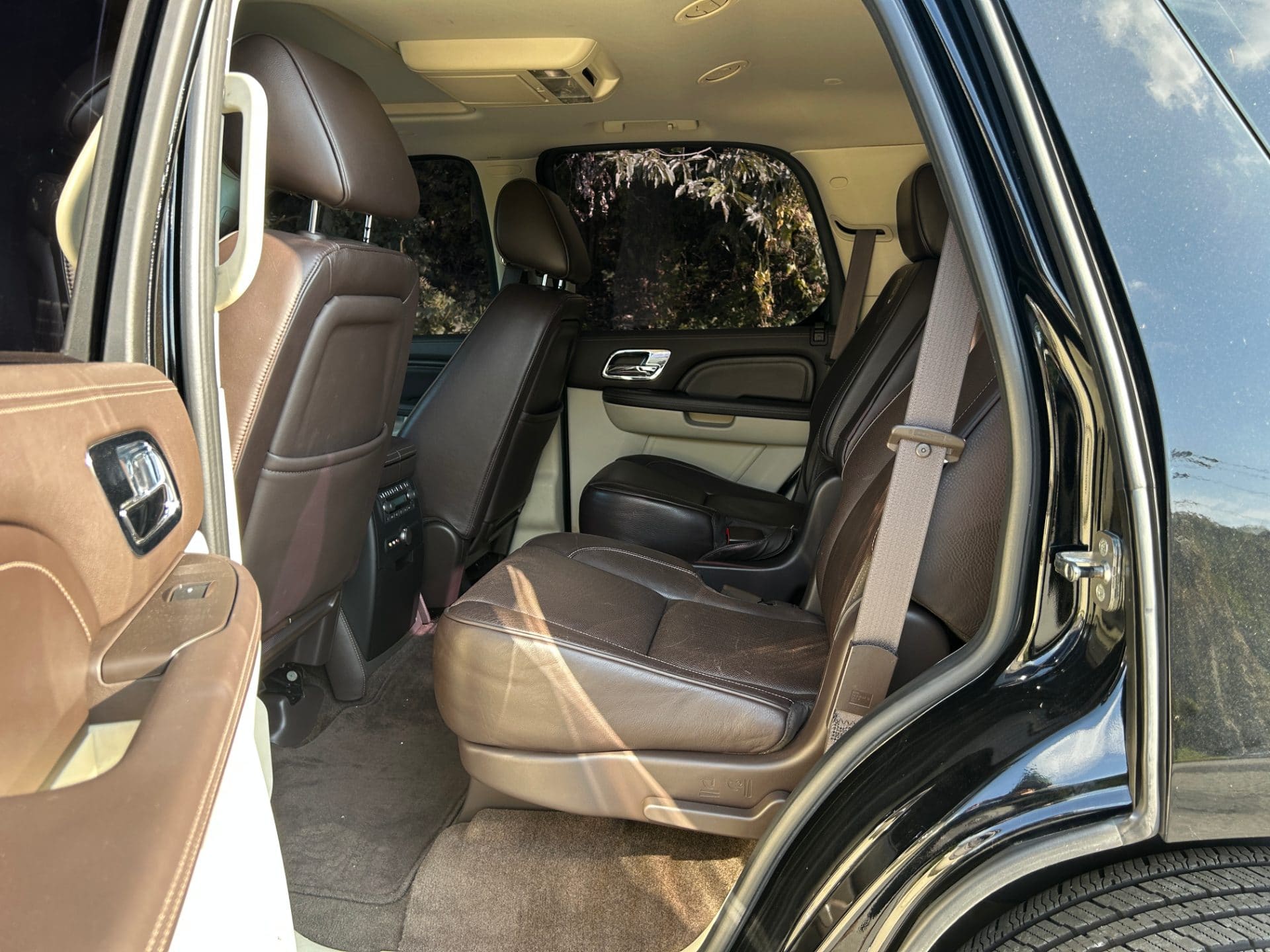 2011 Cadillac Escalade 6.2 (S/N: 281014) 27