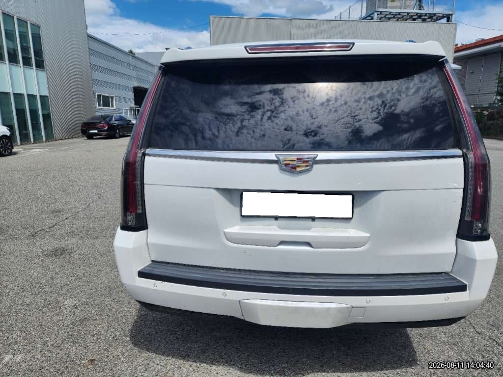 2017 Cadillac Escalade 6.2 V8 ESV (120954) pre-producted 2