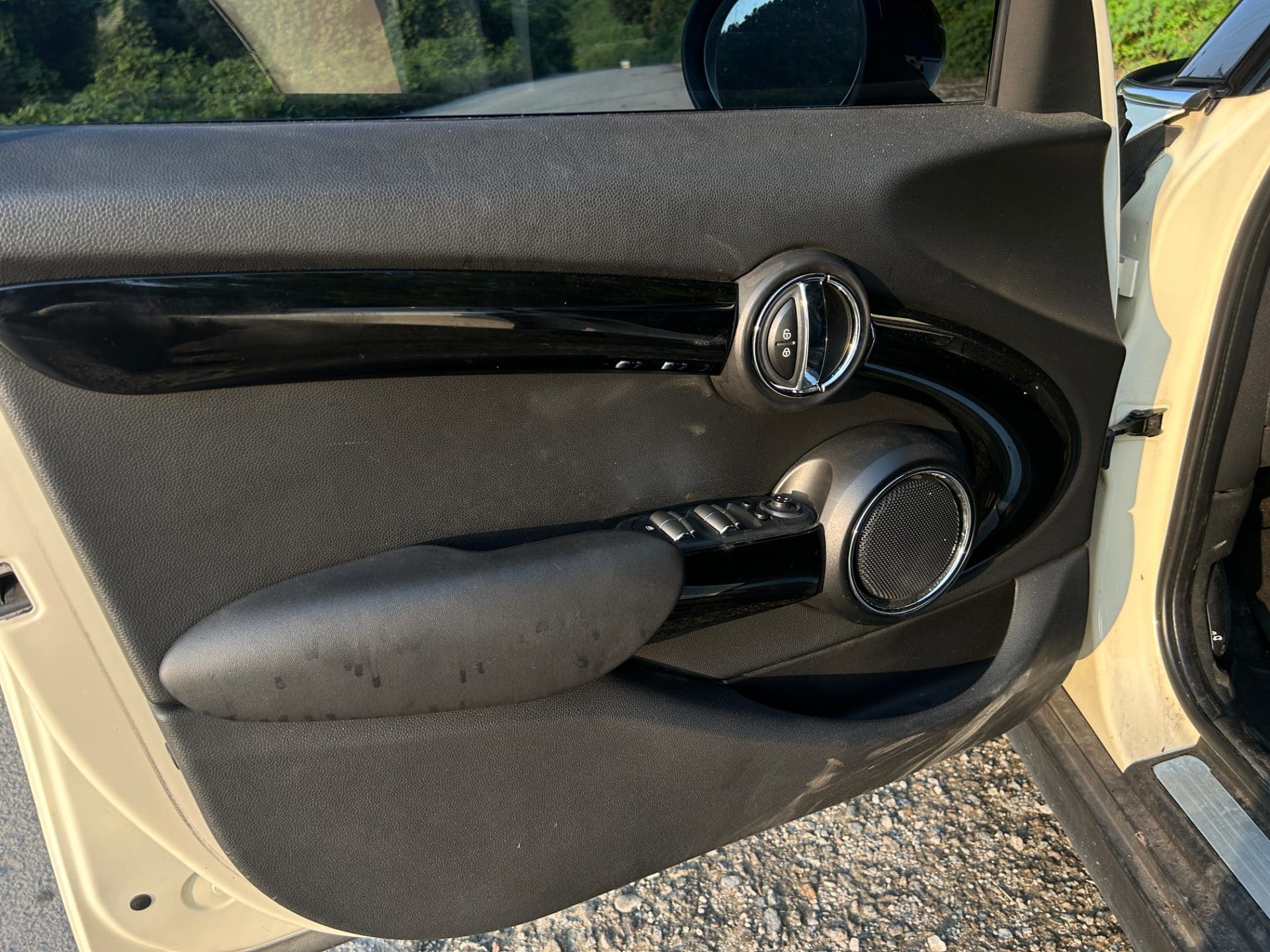 2015 Mini Cooper 5-door (S/N: B05592) 33