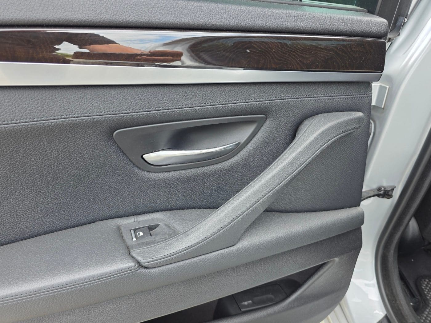 2014 BMW 5 Series (F10) 528i (S/N: 016204) 29