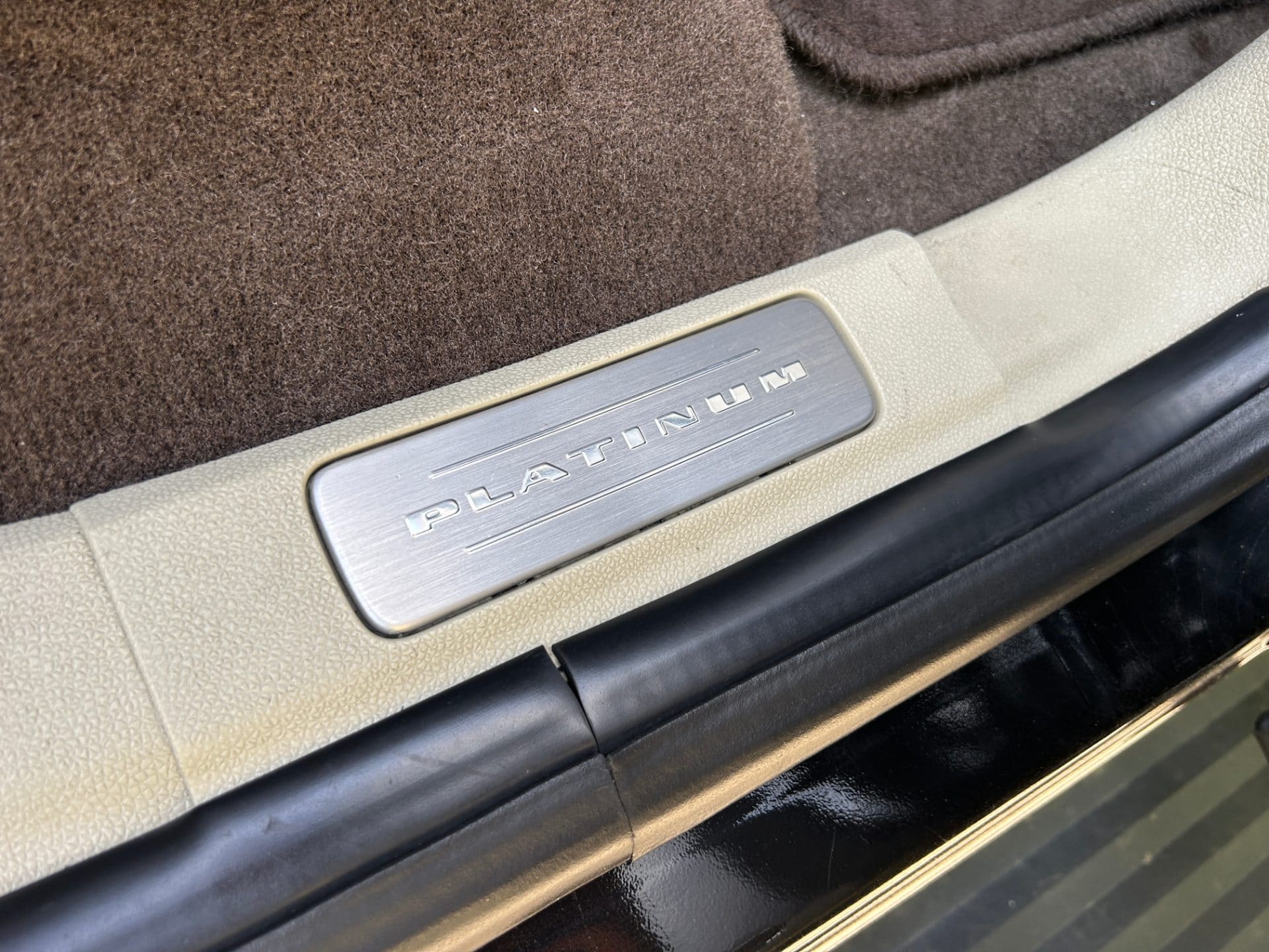 2011 Cadillac Escalade 6.2 (S/N: 281014) 32
