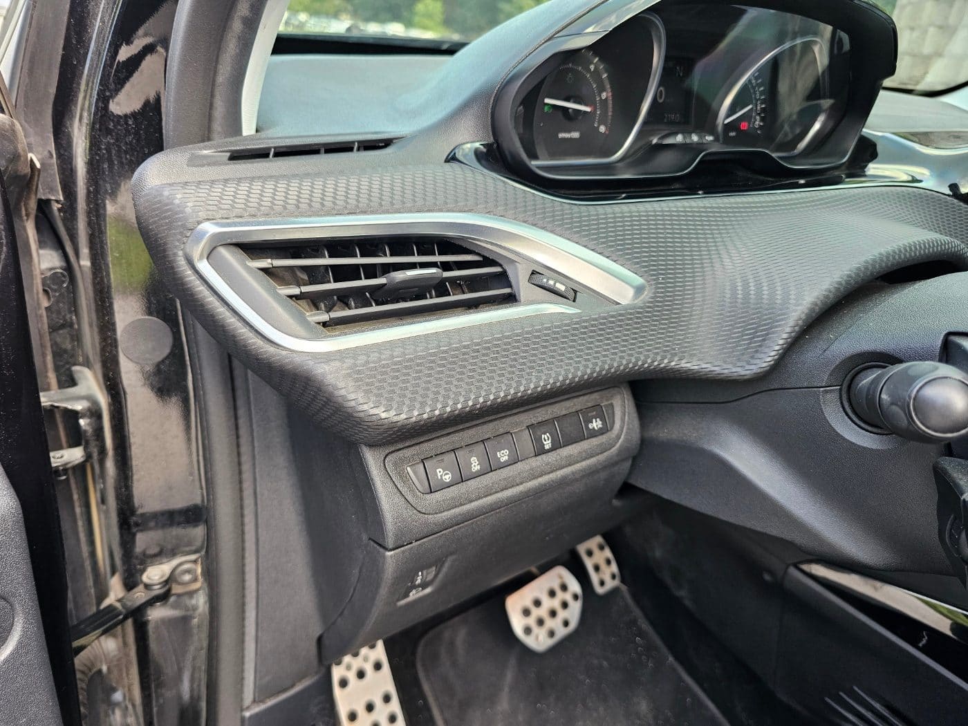 2015 Peugeot 2008 1.6 E-HDI (S/N: 045004) 37