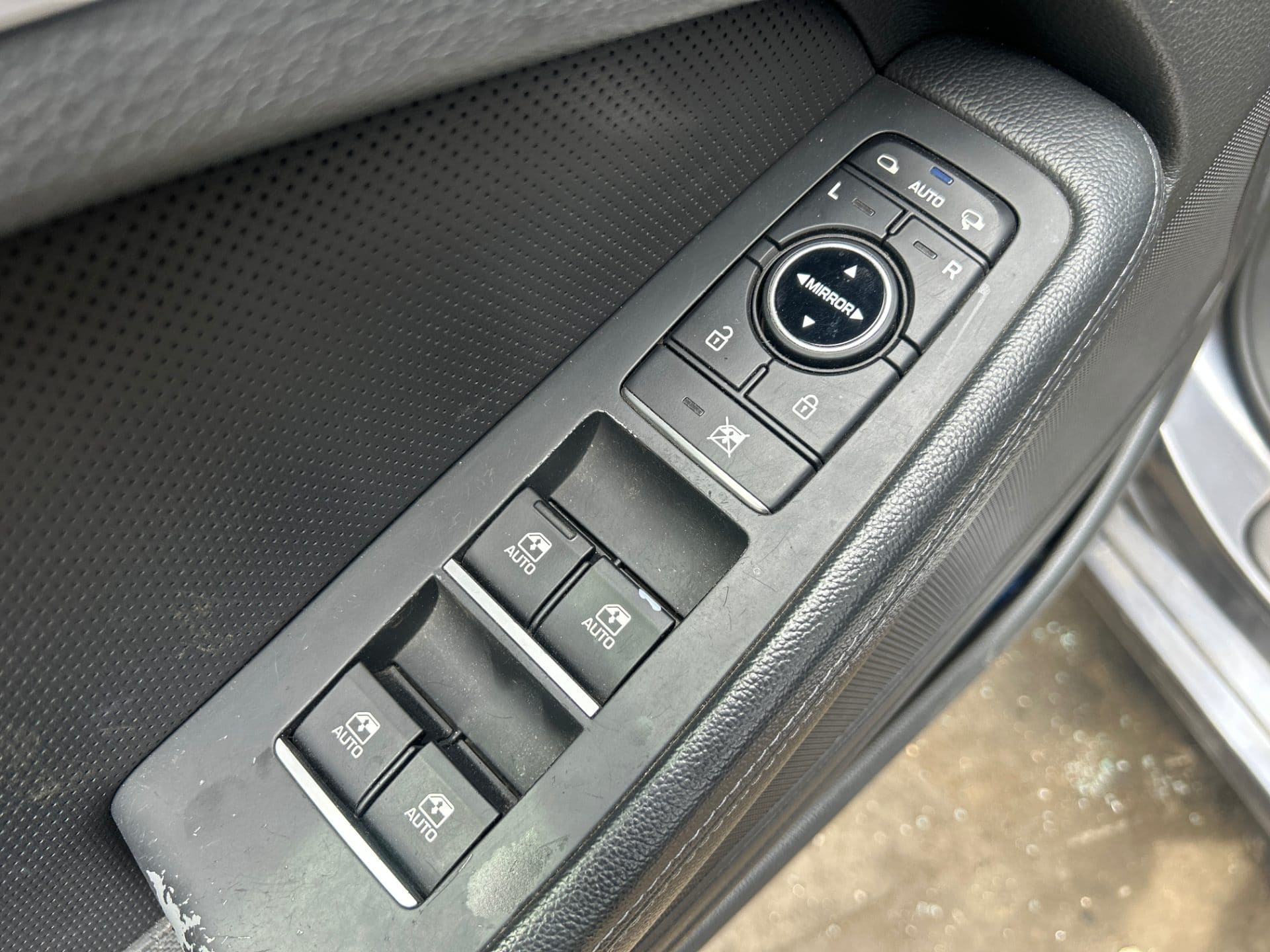 2016 Genesis DH G330 (S/N: 089639) 33