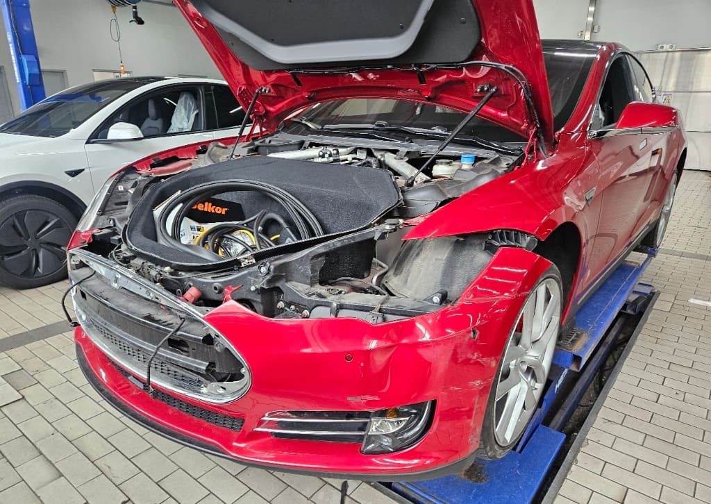 2014 Tesla Model S Performance (P63705) pre-producted 1