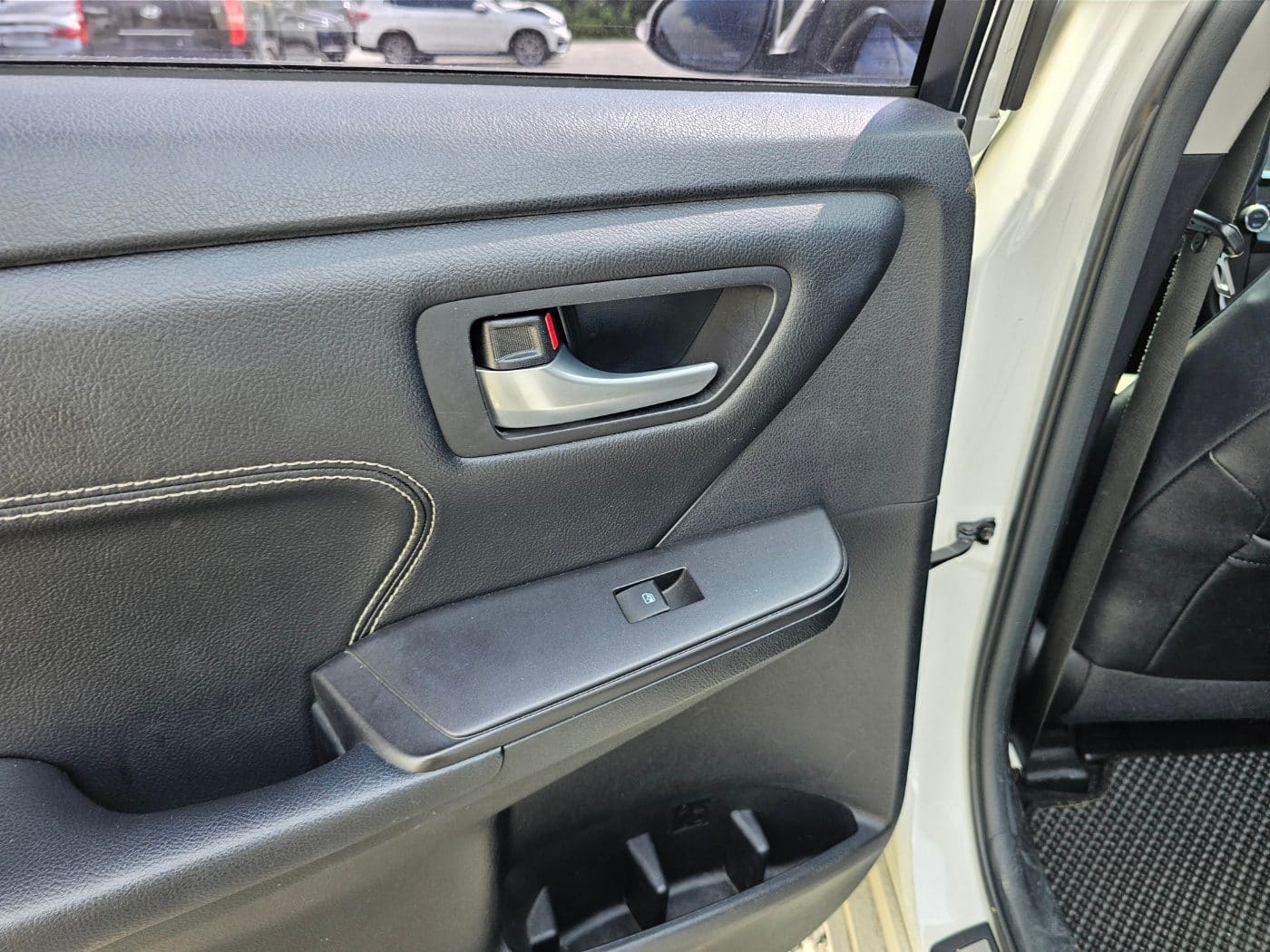 2016 Toyota New Camry Hybrid XLE (S/N: 186463) 27