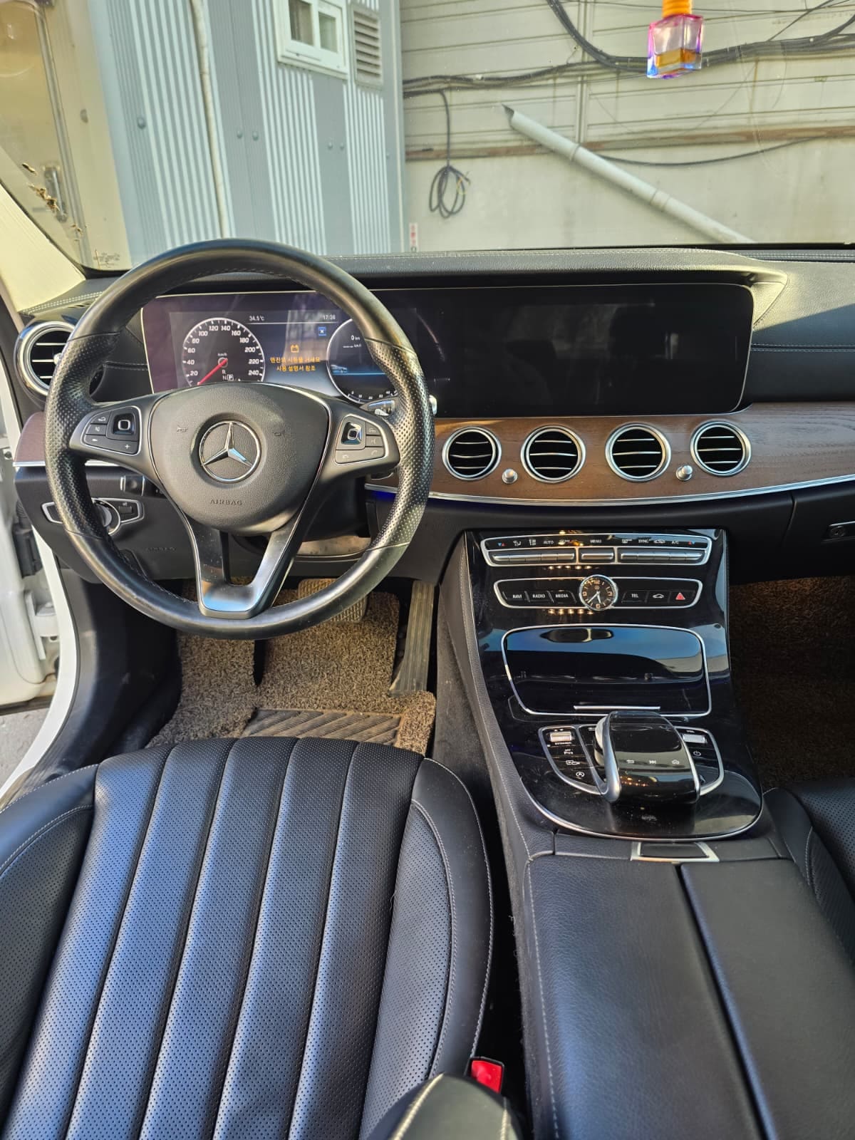 2018 Benz E-Class W213 E300 4MATIC Exclusive (423232) pre-producted 36